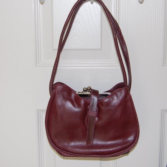 Wilsons Leather Handbags - Brand NEW Wilson's Leather Maxima Small Bag with Clasp Closure